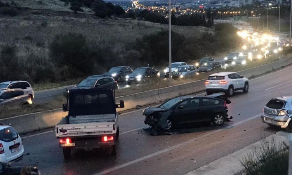 Θεσσαλονίκη: Καραμπόλα πέντε οχημάτων στον Περιφερειακό